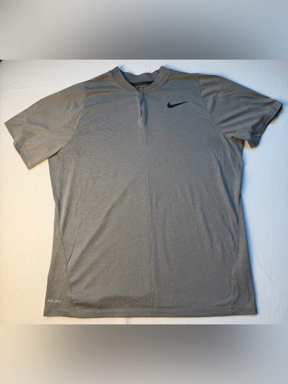 Nike Dri-fit Tiger Woods Velocity Max Gray Short-Sleeve Henley Shirt